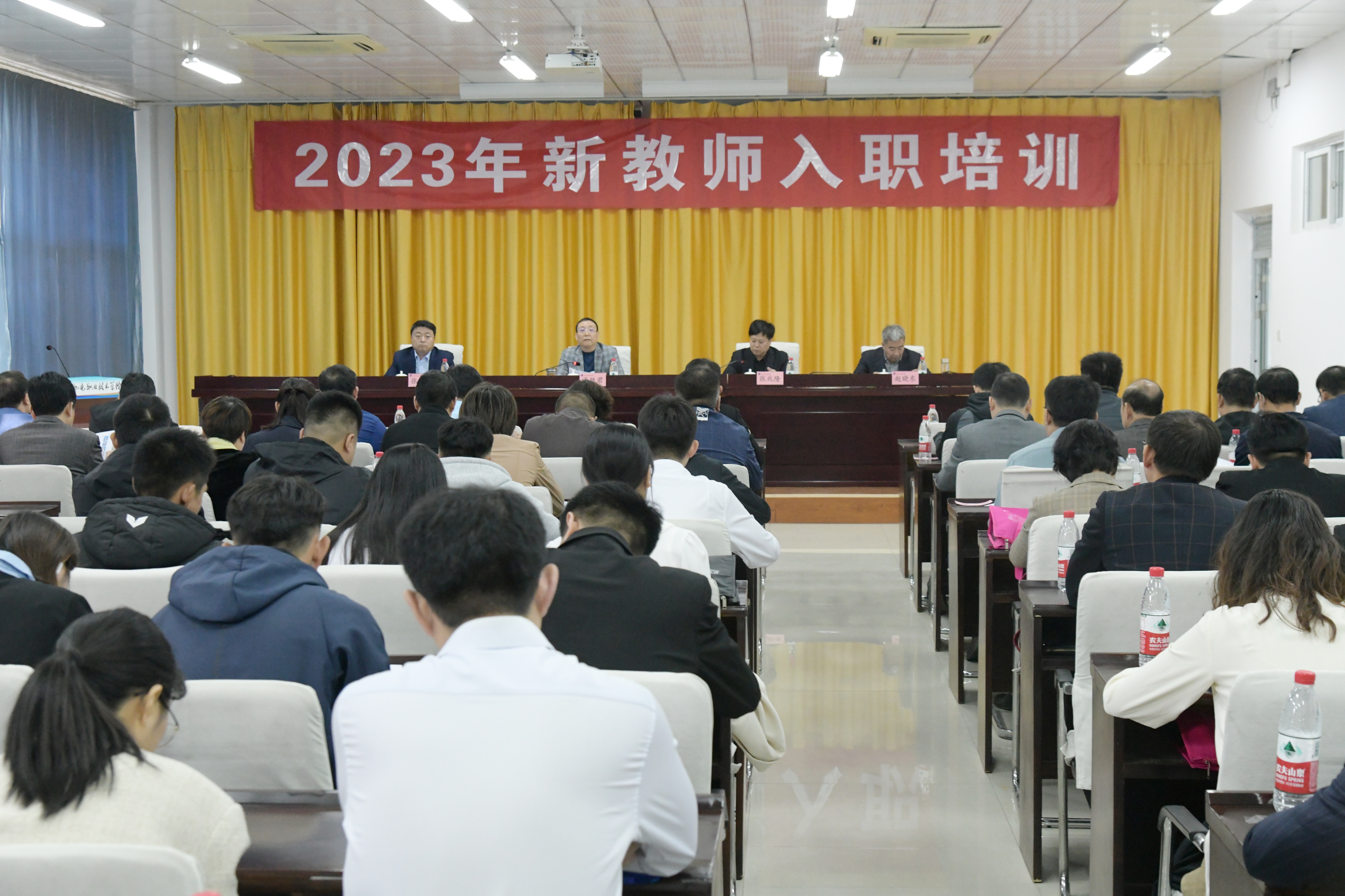 beat365官方网站2023年新教师入职培训顺利开班